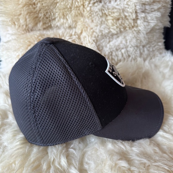 NFL Las Vegas Raiders New Era Men’s Fitted Baseball Hat - Picture 3 of 5